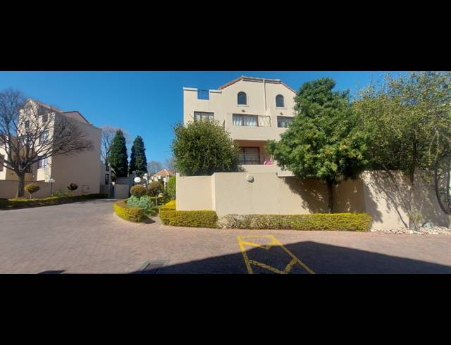 1 BEDROOM TOWNHOUSE FOR SALE IN SUNNINGHILL